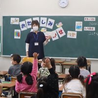 雨の朝の読み聞かせ